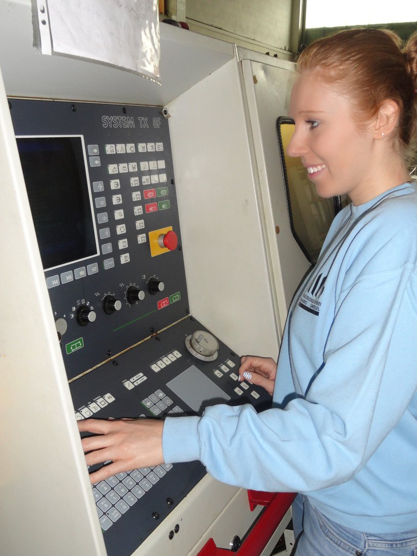 im Einsatz: CNC-gesteuerte 4-Achsen-Drehzentren im Einsatz: CNC-gesteuerte 4-Achsen-Drehzentren
