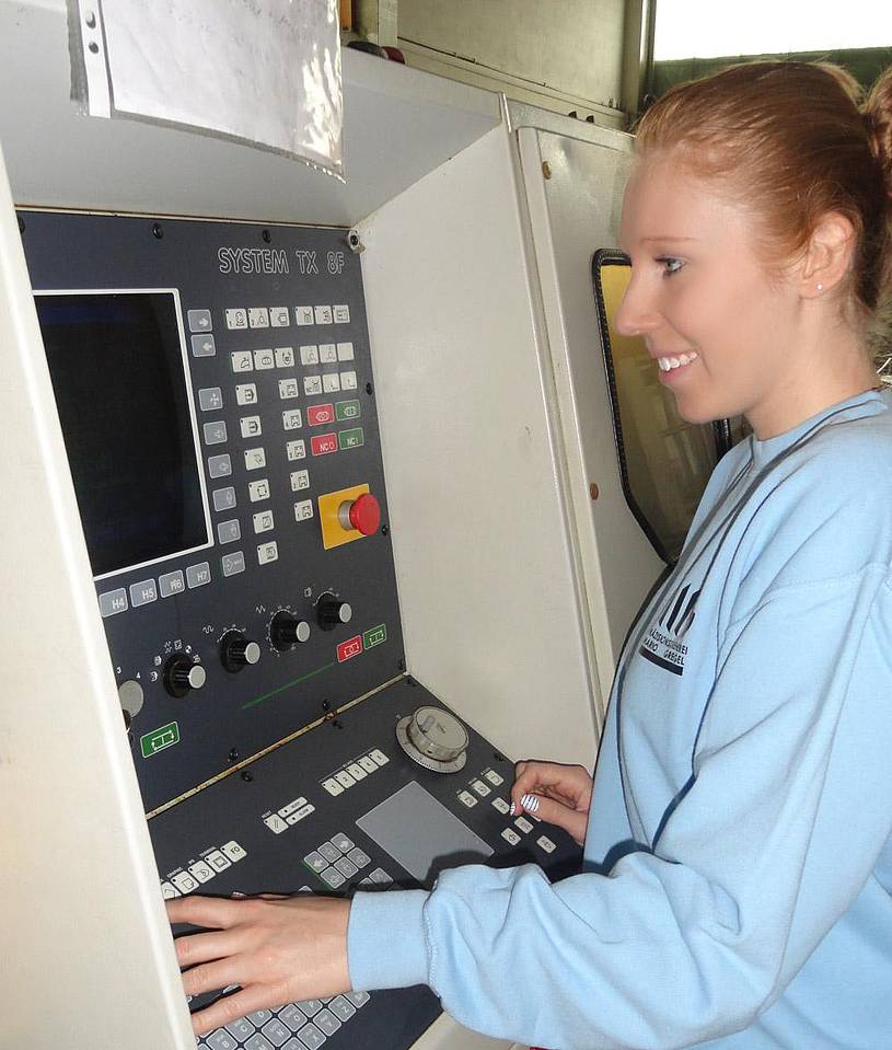 im Einsatz: CNC-gesteuerten 4-Achsen-Drehzentren